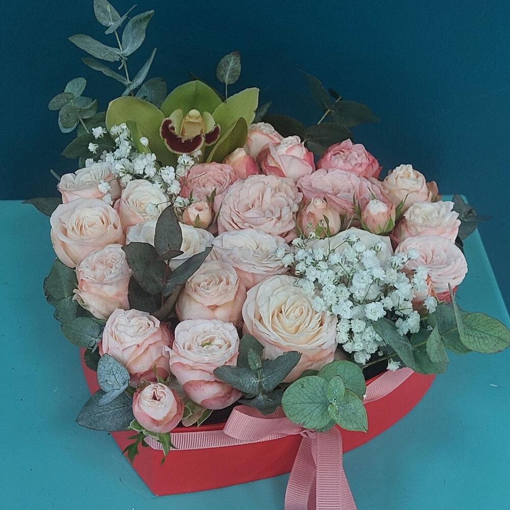 Цветы в коробке