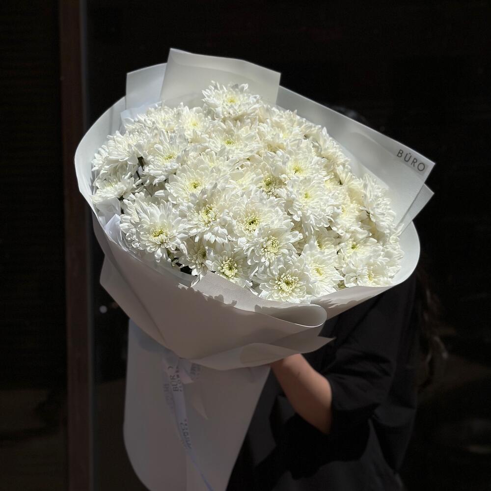 Мини-букет из кустовых хризантем